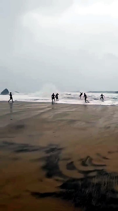 Barulho Ensurdecedor das Ondas 🌊😱