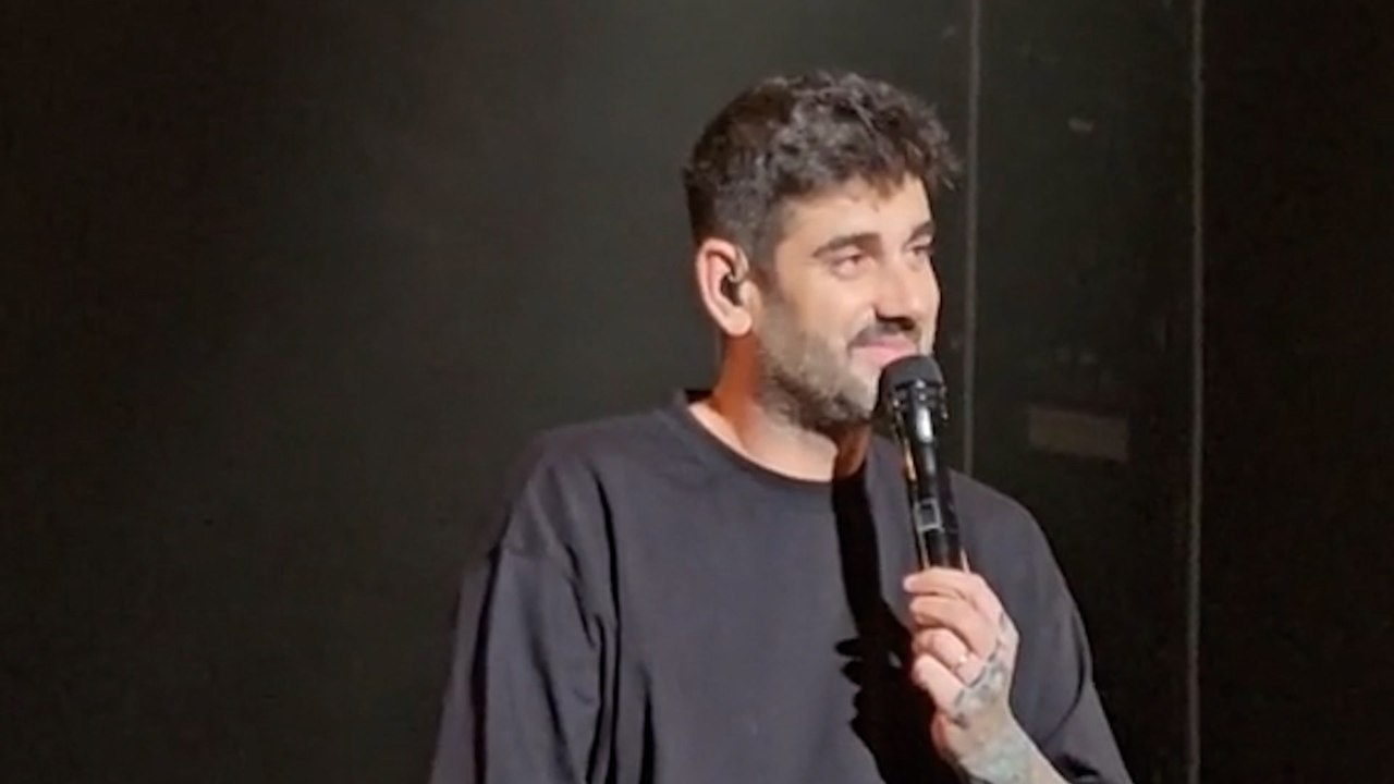 Melendi anuncia en pleno concierto que ha sido...