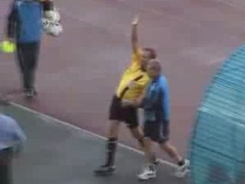 Régis est arbitre, et completement bourré, défoncé