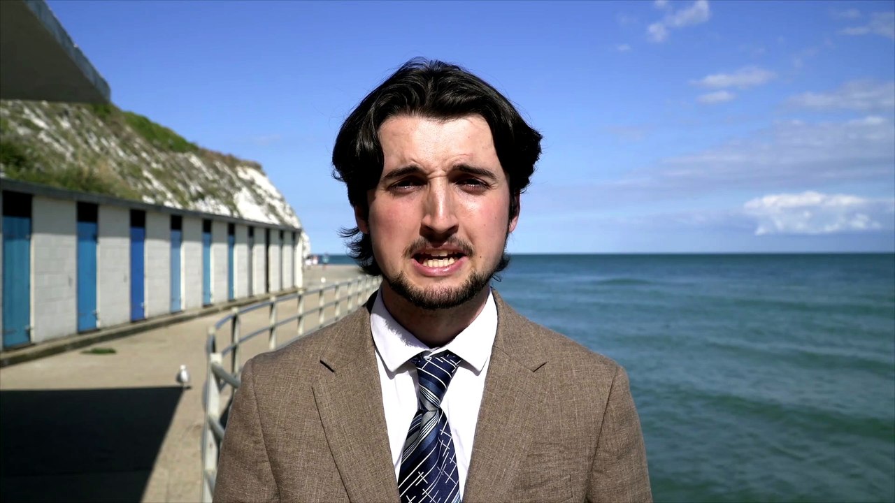 Heroic café owner jumps into Broadstairs sea to save struggling children
