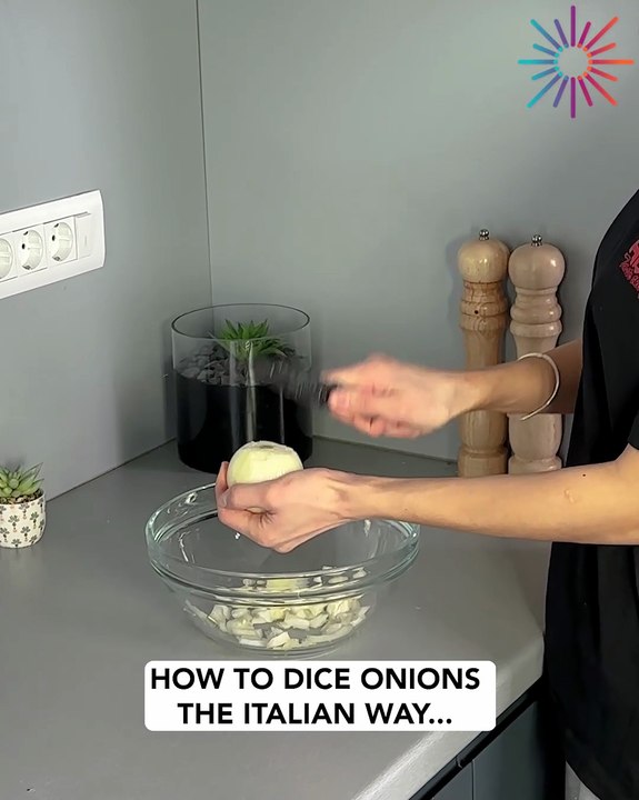 The Italian way to dice onions 🧅 😂