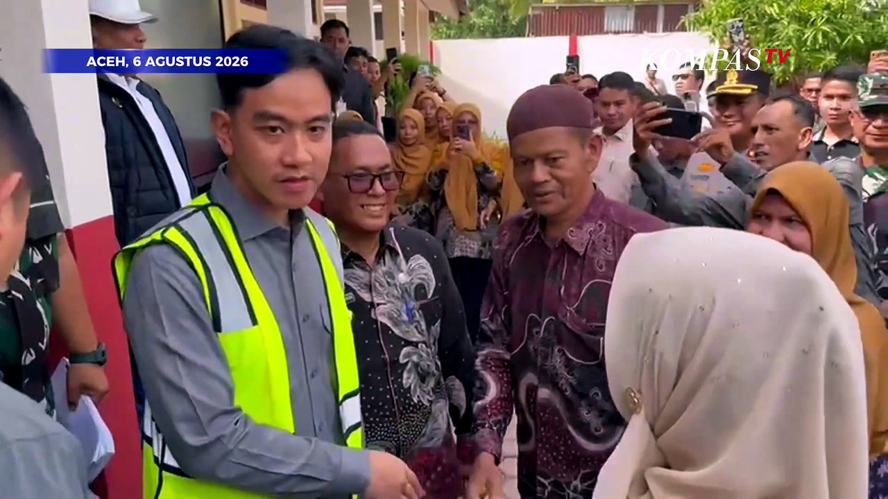 Momen Wapres Gibran Cek Ruang Kelas saat Tinjau Hasil Revitalisasi SDN 7 Bireuen Aceh