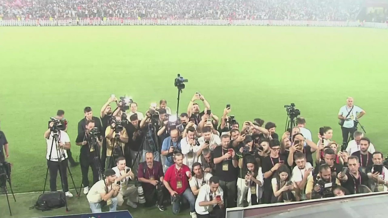 Salah's full signing ceremony