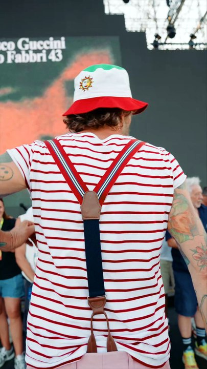 Jovanotti ricorda Francesco Guccini prima del concerto a Olbia