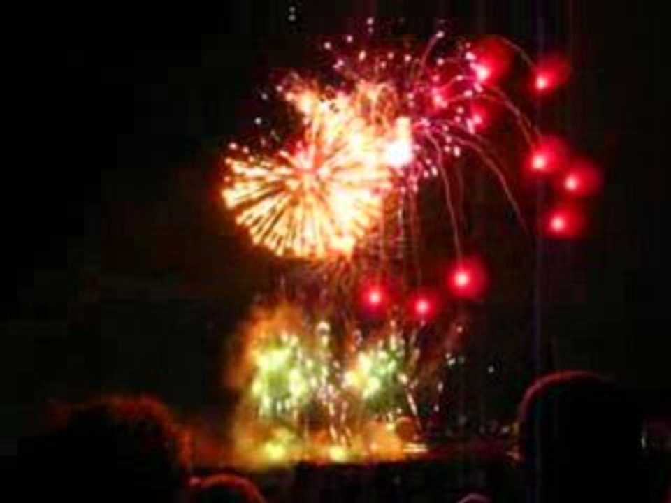 Feu d'artifice Ile Seguin Boulogne - Hysteria - MUSE