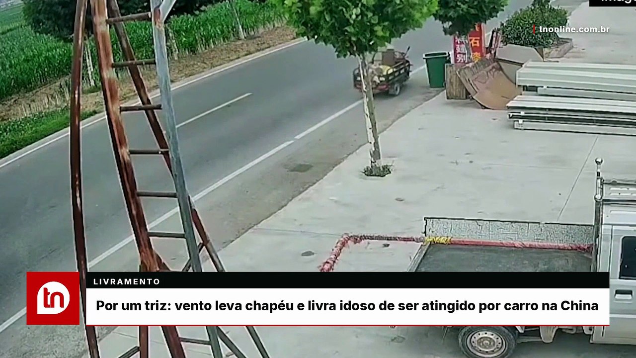 Por um triz: vento leva chapéu e livra idoso de ser atingido por carro na China
