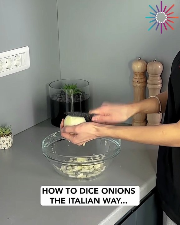 The Italian way to dice onions 🧅 😂