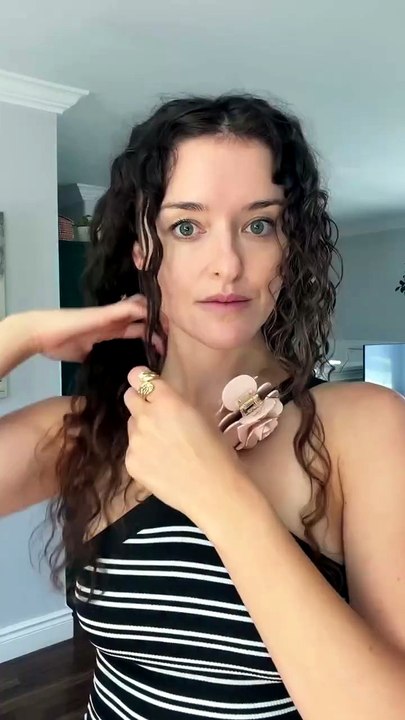 Simple Curly Hairstyle Tutorial
