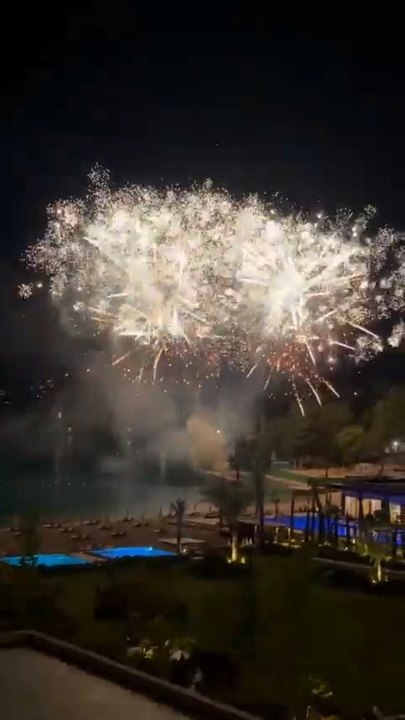 Los fuegos artificiales en la luna de miel de 'El Canelo'