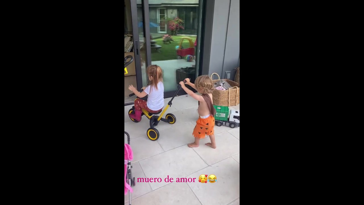 Kailani se divierte con Noah, el hijo de Sarah Kohan y Chicharito Hernández