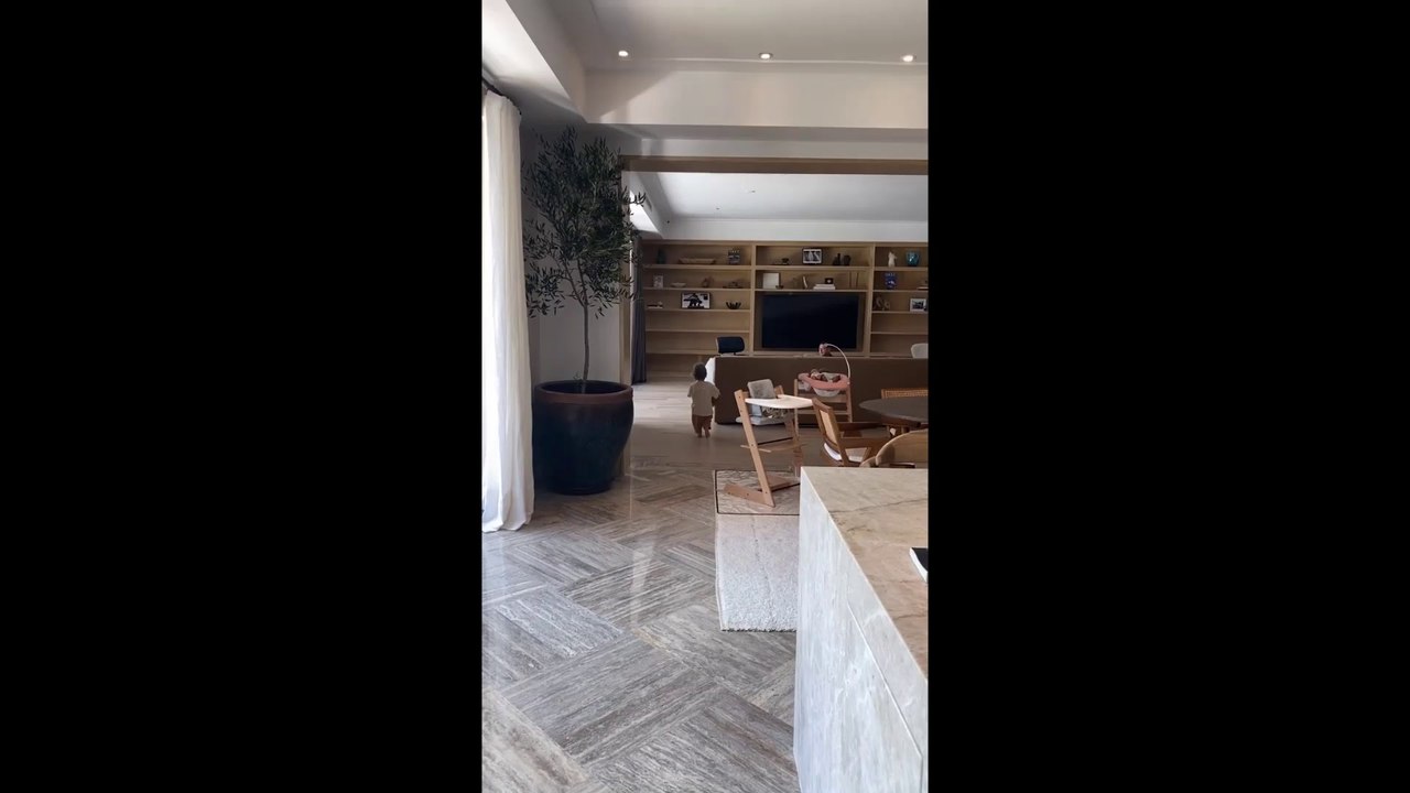 'Chicharito' Hernández y Sarah Kohan disfrutan de pasar tiempo con su hijo mayor