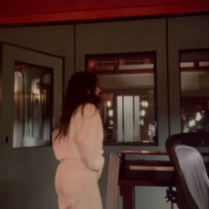 Becky G hace un homenaje especial a su abuelo
