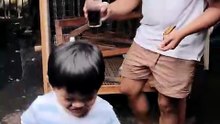Ayahaya oy apil man snack si Grey