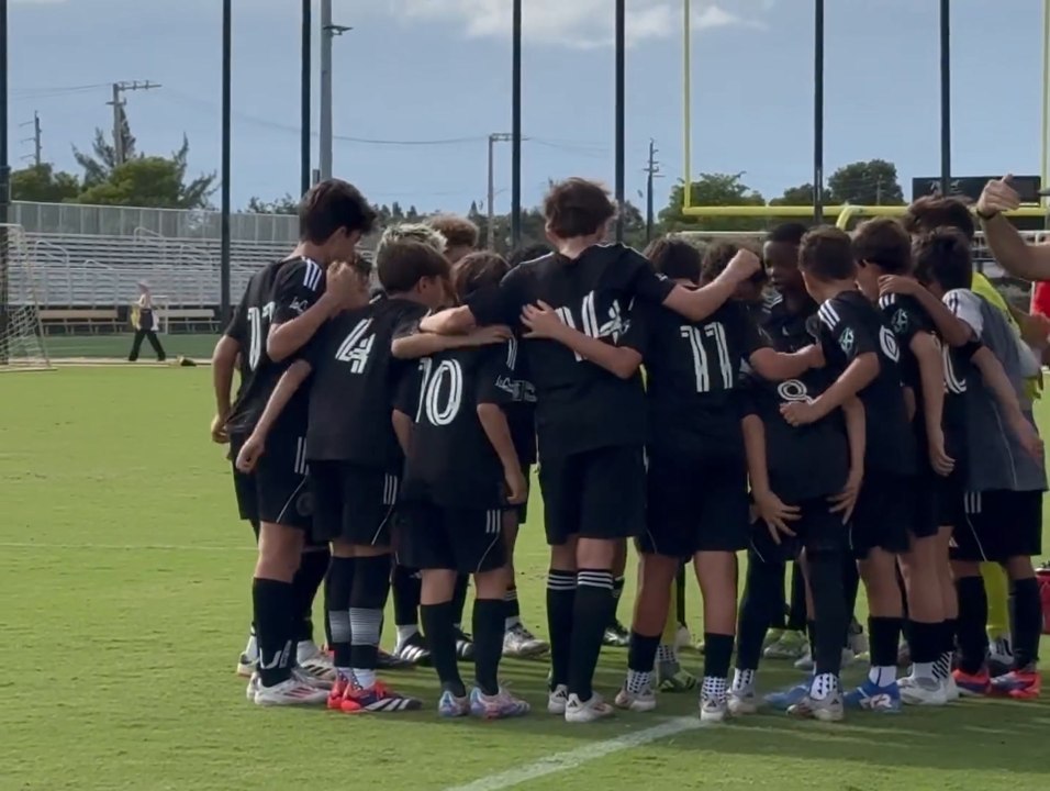 Thiago Messi en su juego con el Inter Miami Academy