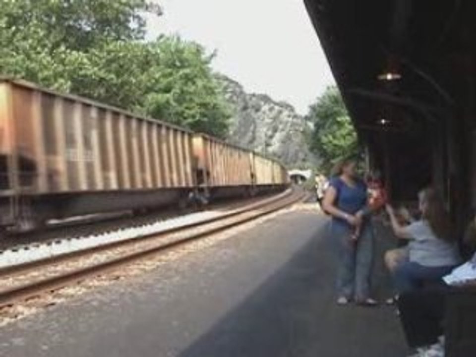 CSXT empty hoppers