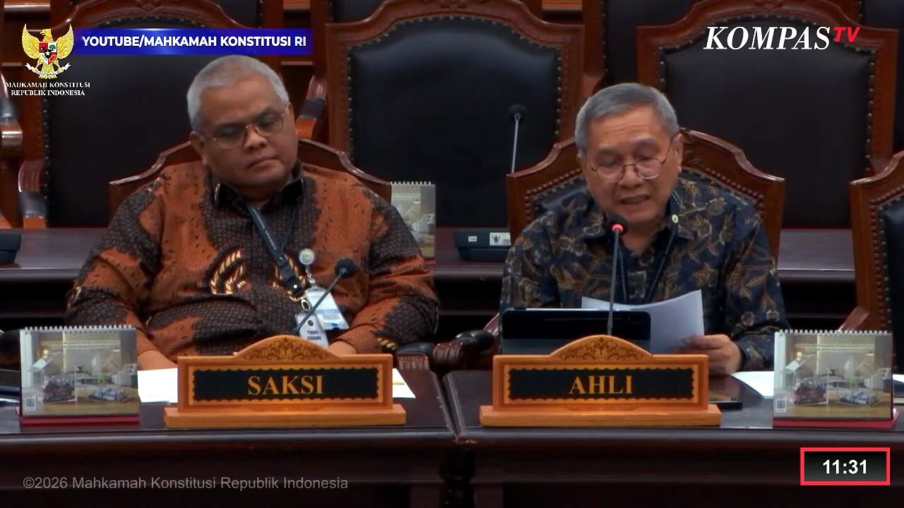 Hakim MK Saldi Isra Cecar Ahli Presiden soal Efisiensi Pemotongan Dana Daerah: Untuk Mengerem Itu