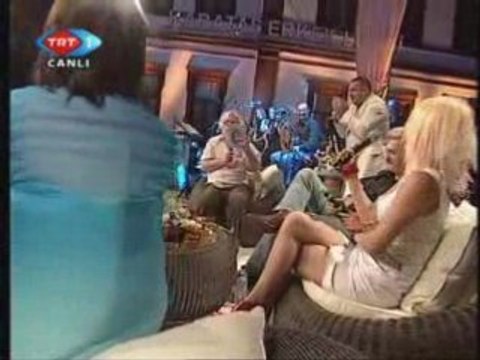Hande Yener @ Çifte Kavrulmuş - Part 2