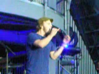 Gavin DeGraw singing "I Don't Want To Be"