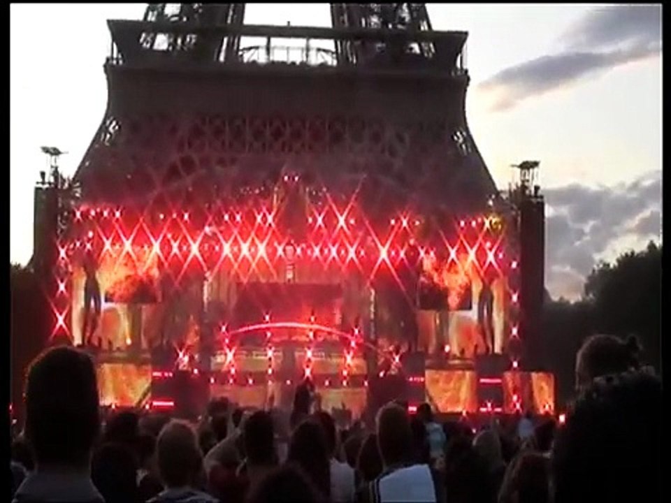 2009 - Johnny Hallyday - Live à la Tour Eiffel,...
