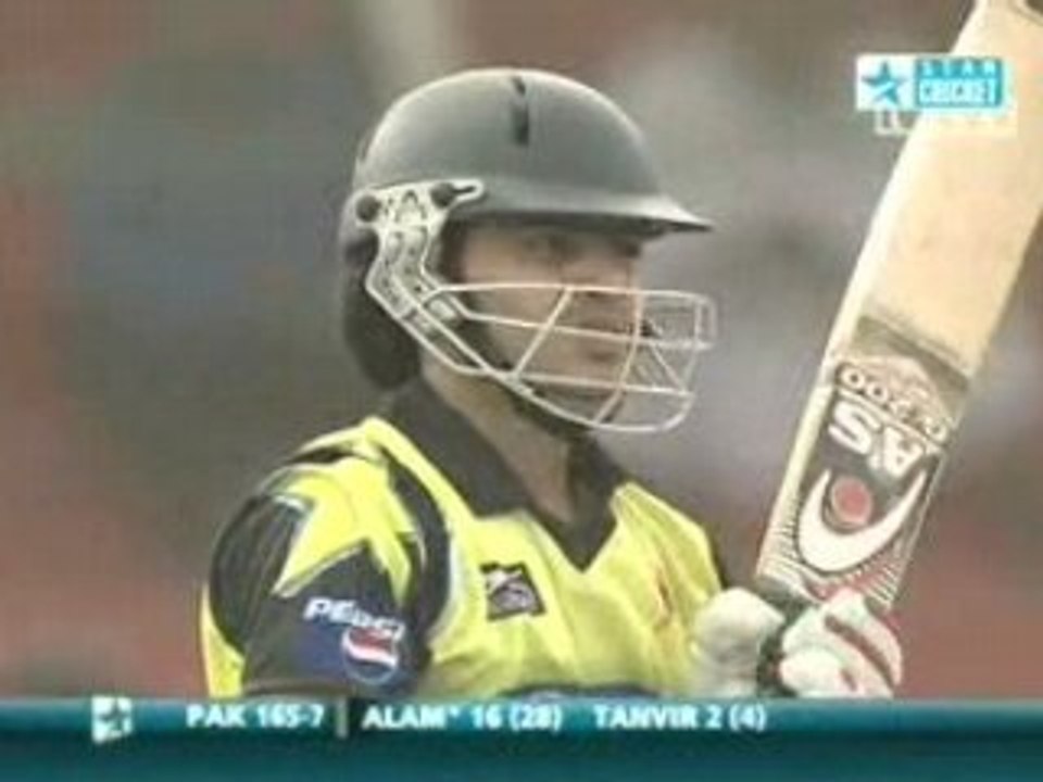 Hong Kong vs Pakistan | Bowler Muneer Dar | Over No. 32
