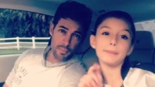 William Levy y su hija Kailey cantan muy animados en el auto