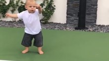 Nicholas, el bebé de Enrique Iglesias y Anna Kournikova, bailando feliz