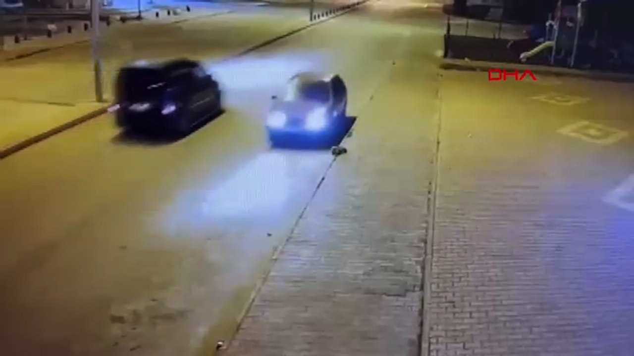 Otomobilleriyle ters yönde ilerlediler, o anlar kamerada