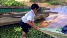 Semangat murid pedalaman ke sekolah
