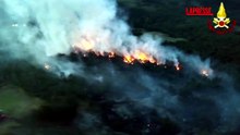 Emilia Romagna, incendio nei boschi di Vedriano: le immagini del drone