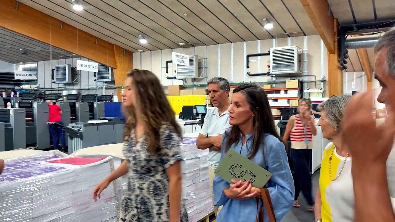 La Reina y sus hijas visitan por sorpresa la Fundación Esment