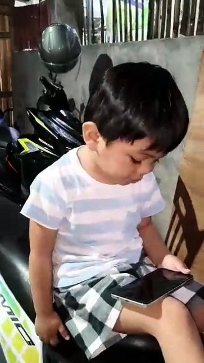 Gidistorbo sa dog ang pagselpon-selpon ni Grey