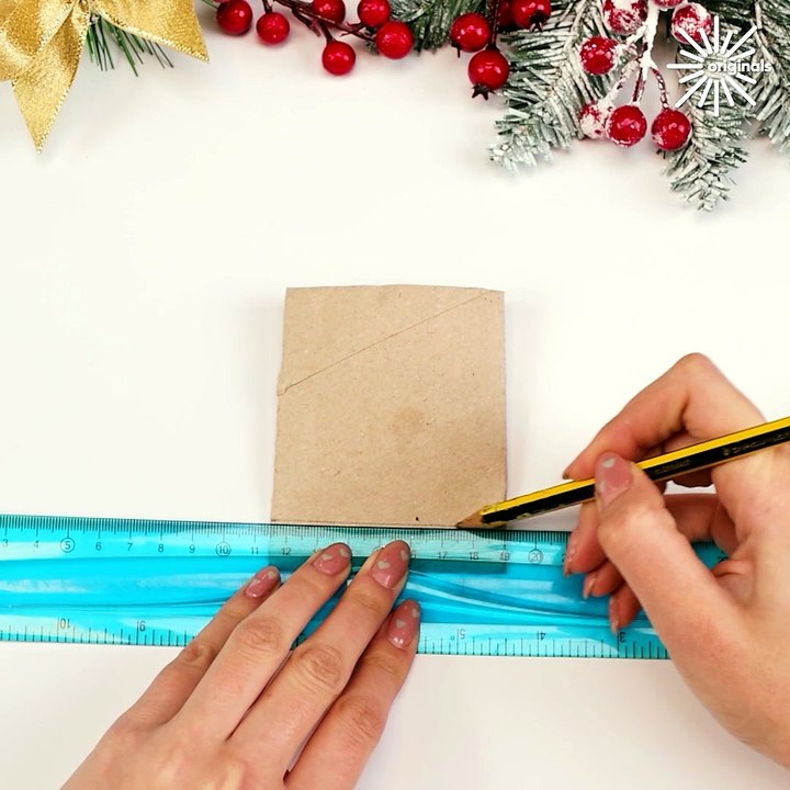 Make a snowflake from toilet paper tubes! ❄️🧻