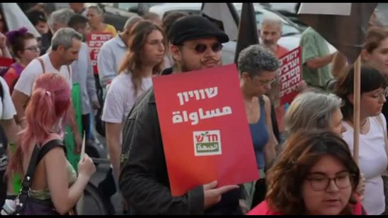 Israele, arabi ed ebrei in piazza a Jaffa contro il razzismo