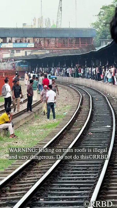 🚂 Good luck getting a seat! 😂🚉