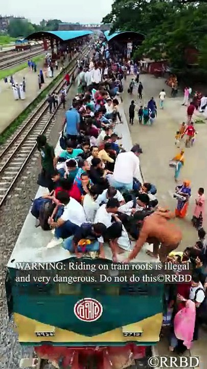 😱Mission: Find a seat on top!🚂