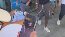 Yan Diomande pasa las pruebas médicas con el Real Madrid y ya firma las primeras camisetas
