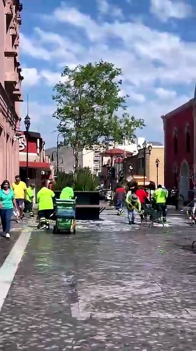 Refuerzan limpieza en el primer cuadro de Saltillo tras fiesta patronal del Santo Cristo