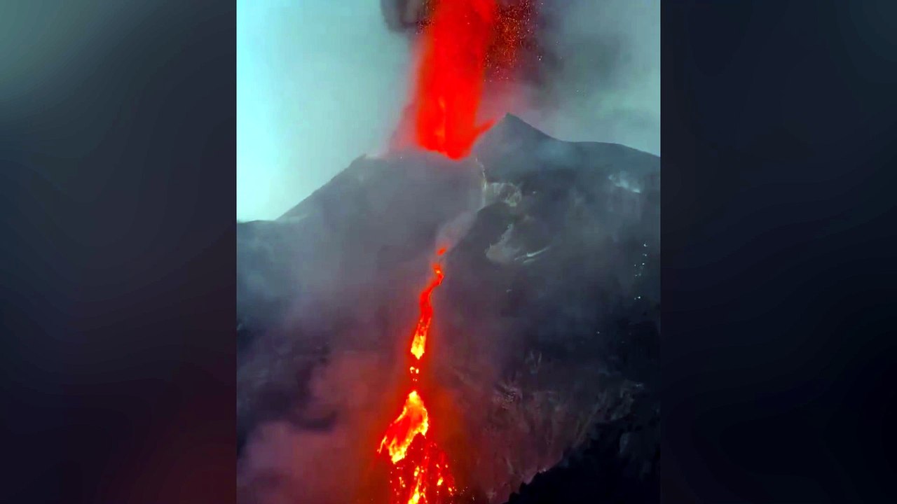 İtalya’daki Etna Yanardağı, yeniden faaliyete geçti