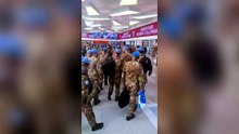 Alghero, la Brigata Sassari torna a casa fra applausi, commozione e l'accoglienza della Fanfara dei bersaglieri