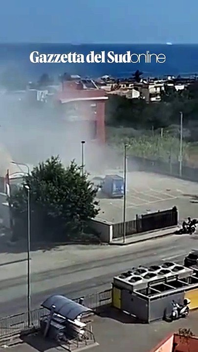 Messina, la tragedia di Pistunina: il video inedito. Un furgone bianco e una Mercedes lasciano il piazzale pochissimi secondi dopo il crollo