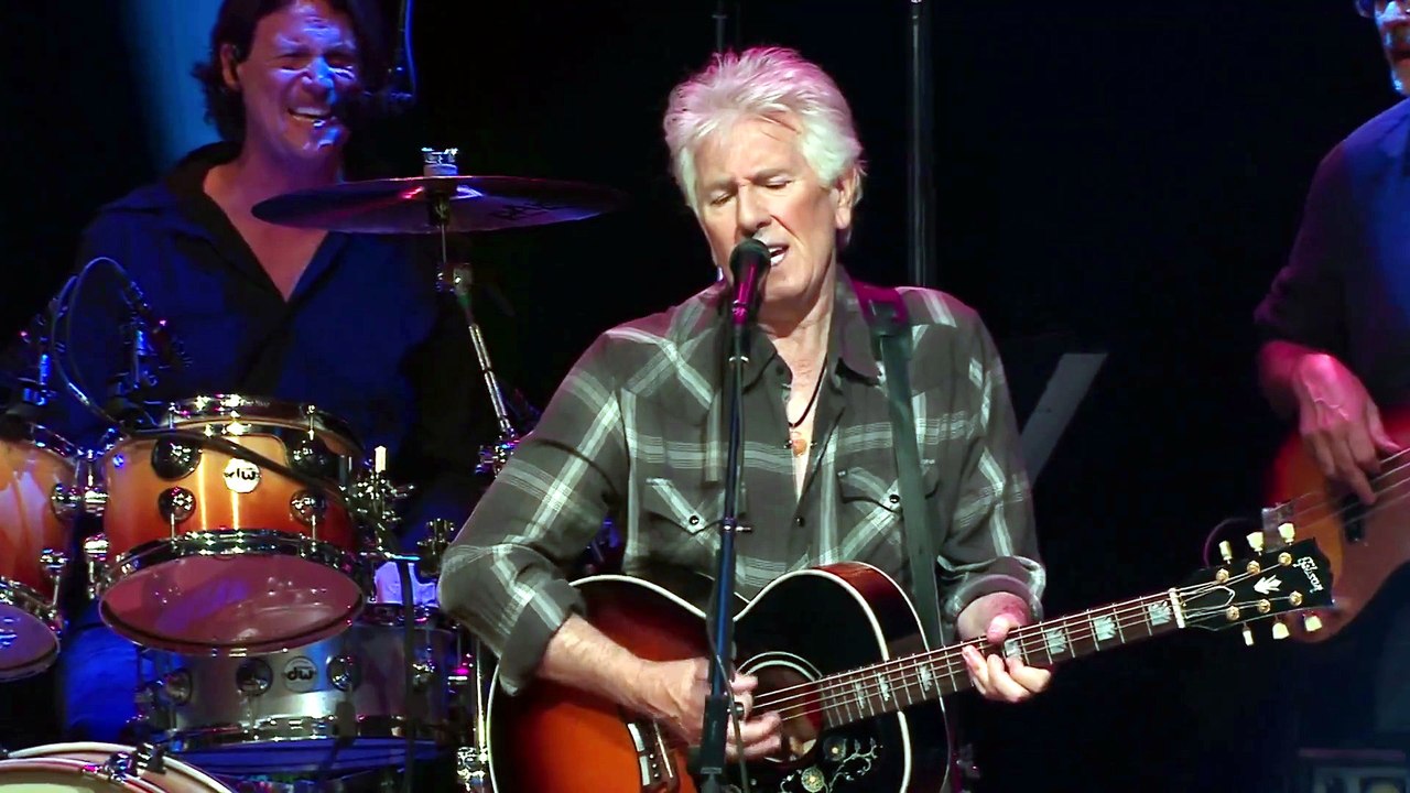 Déjà Vu (Crosby, Stills, Nash & Young cover) - Crosby, Stills & Nash (live)