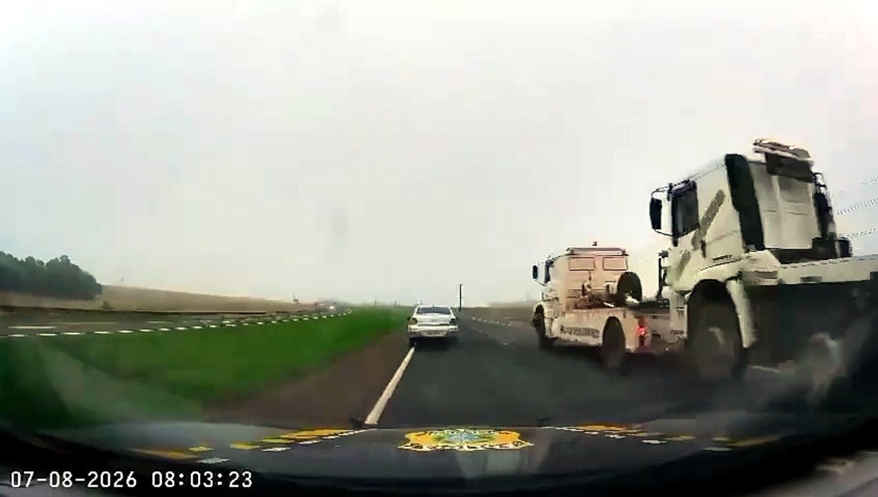 Fuga cinematográfica: vídeo mostra perseguição da PRF que termina com carro capotado