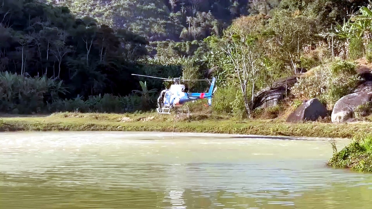Notaer usa água de represa para combater incêndio em Reserva Biológica de Duas Bocas