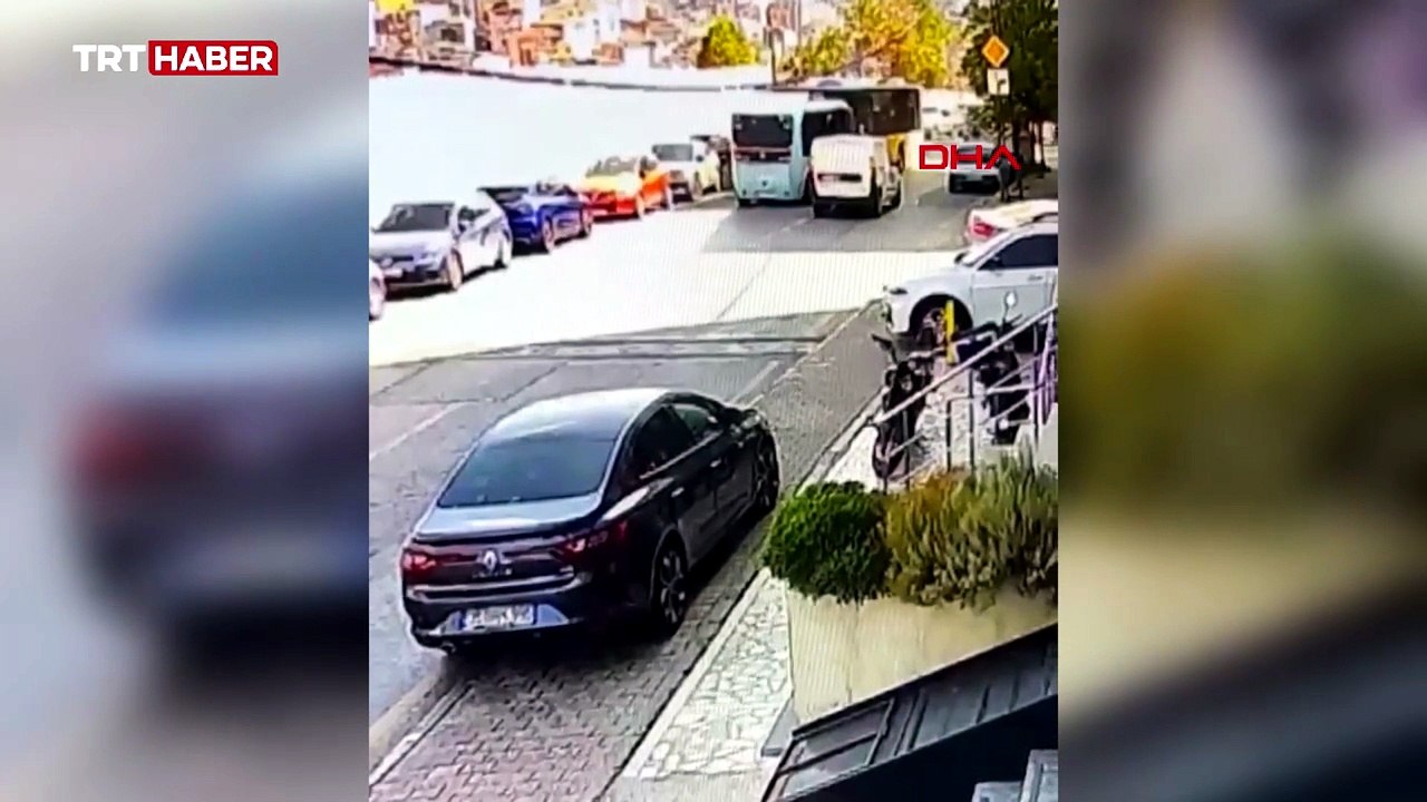 Kağıthane'de minibüsle İETT otobüsü çarpıştı