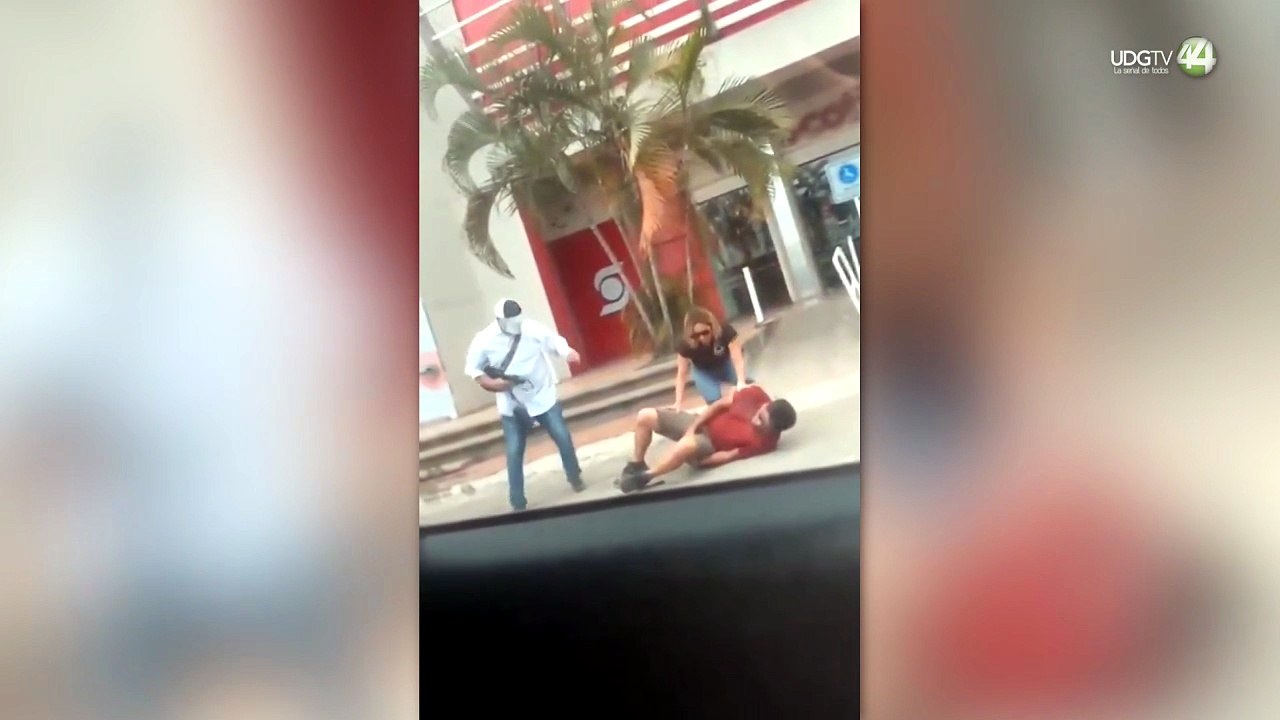 Roban y balean a ex comisariado al salir de banco en centro comercial Flamingos