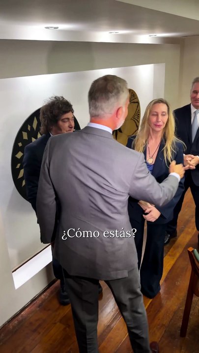 Milei se reunió con el Rey de España, Felipe VI, en Colombia CORTO