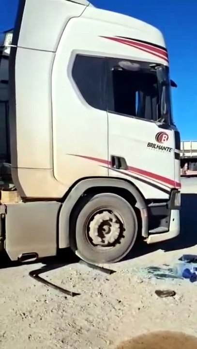 Camioneros paraguayos llevan 24 días varados en la Cordillera de los Andes y piden asistencia