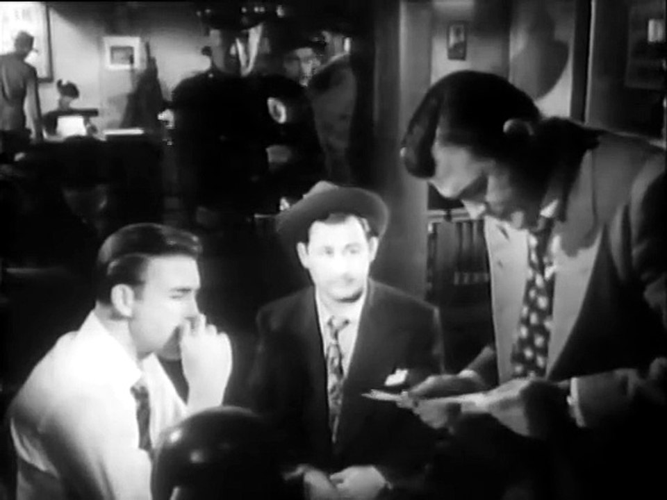 He Walked by Night (1948) – A Relentless Hunt for a Deadly Criminal