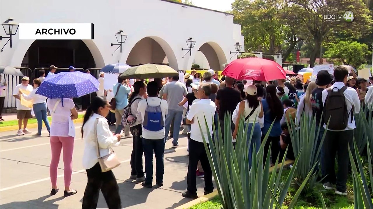 Se manifiestan en Casa Jalisco por menor desaparecido
