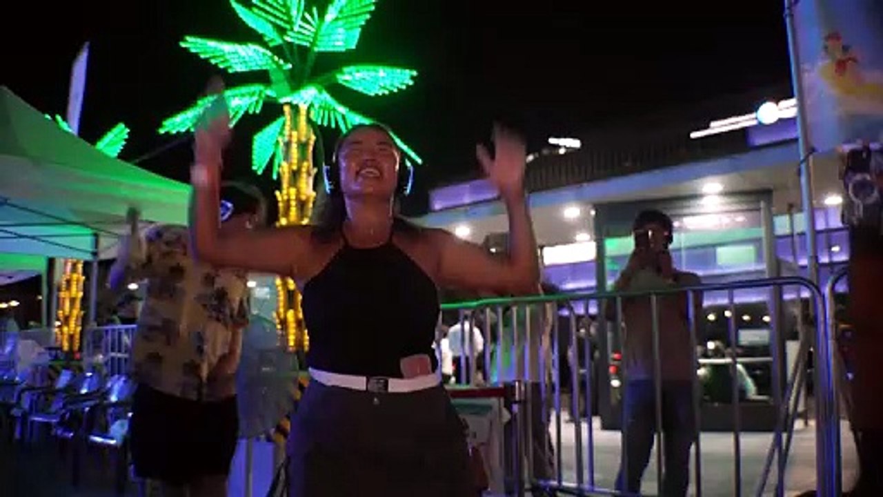 Hundreds cool off at Seoul's silent disco pool party